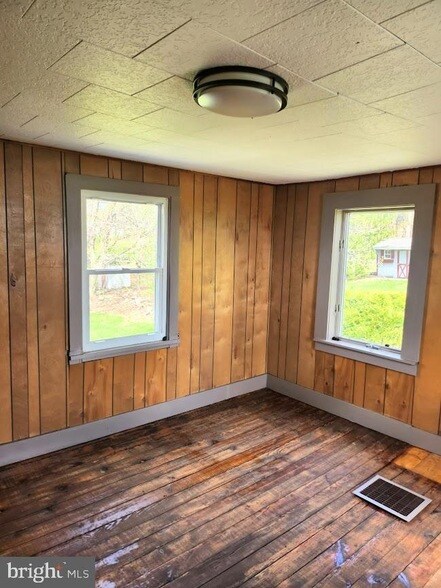 Building Photo - 1286 S Imler Valley Rd