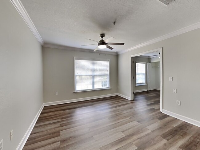 Building Photo - 2065 Dixie Belle Dr