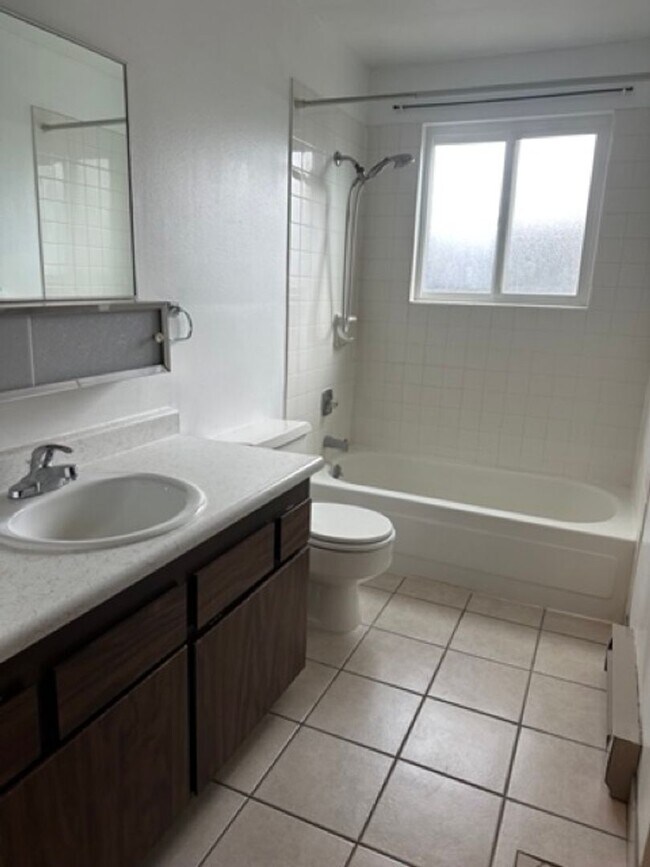 Building Photo - 823/825 2nd st