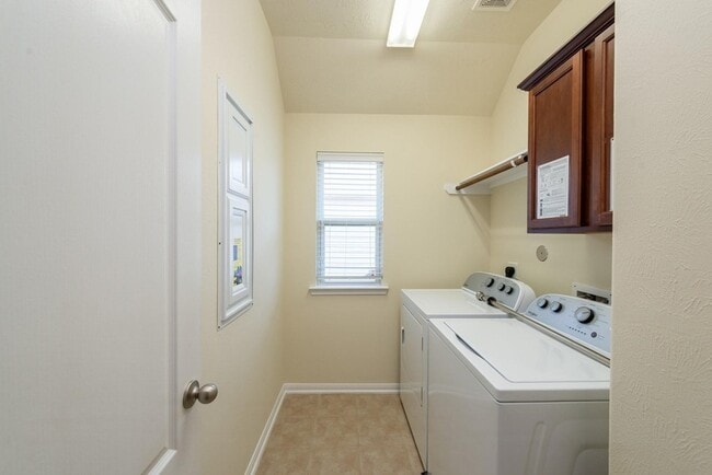 Building Photo - 6402 Addlestone Ridge Ln