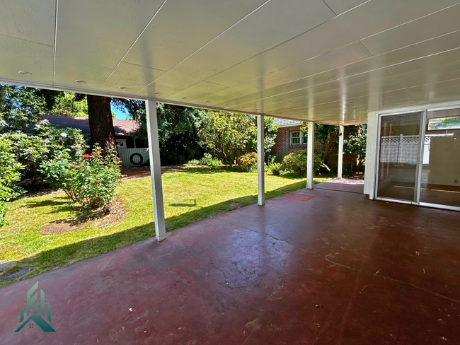 Building Photo - Charming 4 Bedroom Home with Hardwood Floors, Gas Fireplace & Large Fenced Yard