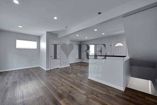 Building Photo - 1555 Myrtle Ave