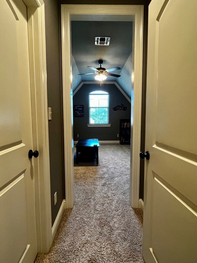 Building Photo - 459 Long Acre Dr