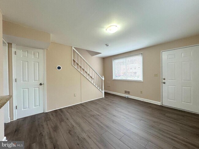 Building Photo - 5612 7th Rd S