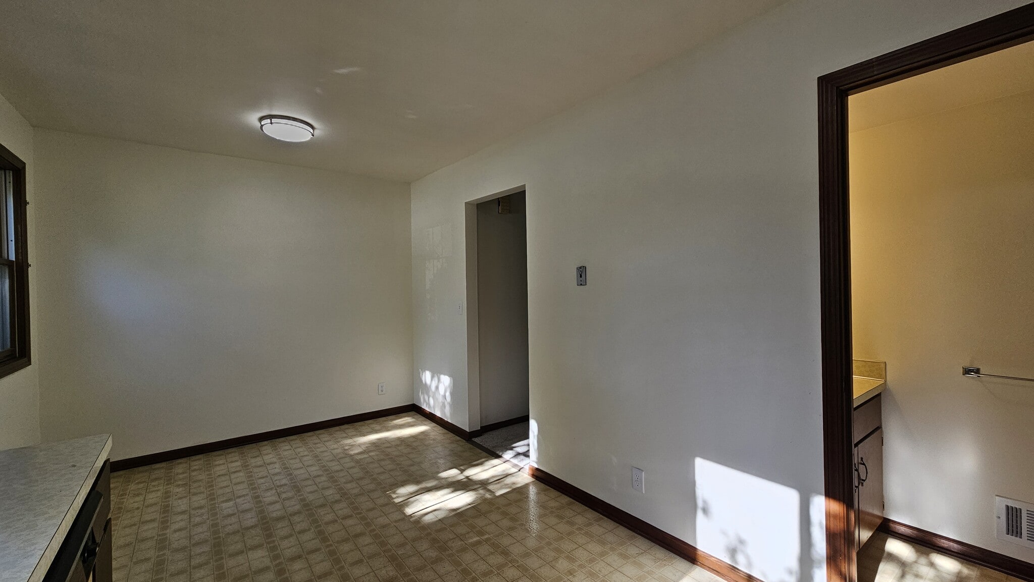 Building Photo - 680 Wildwood Dr