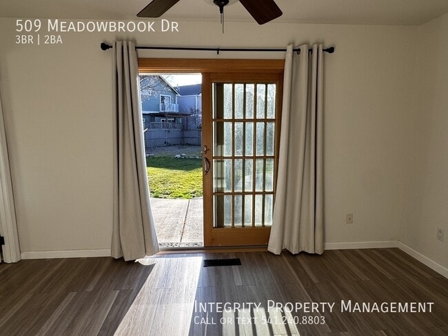 Building Photo - 509 Meadowbrook Dr