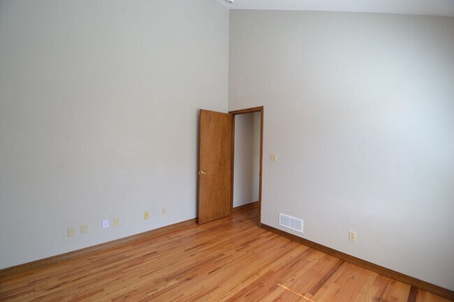 Building Photo - Ranch with Unfinished Basement in D20 with...
