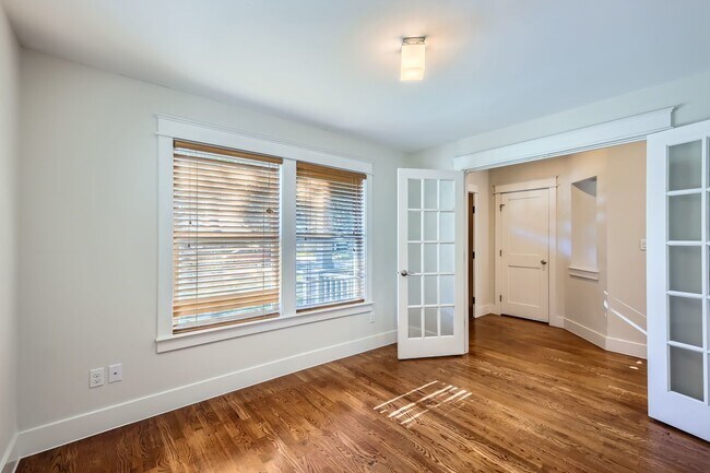 Building Photo - 1204 W St Johns Ave