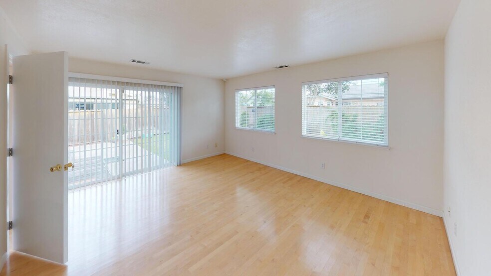 Building Photo - 602 Teredo Dr