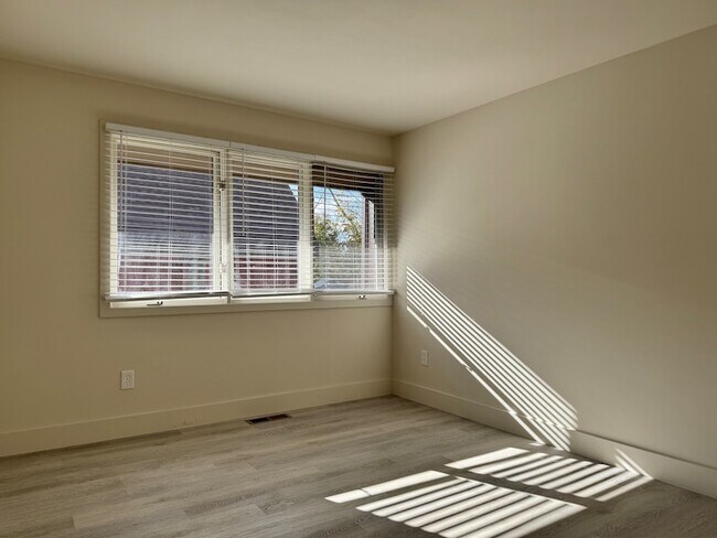 Building Photo - 110 Montoya Dr