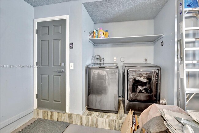 Building Photo - 13440 SW 17th Ct