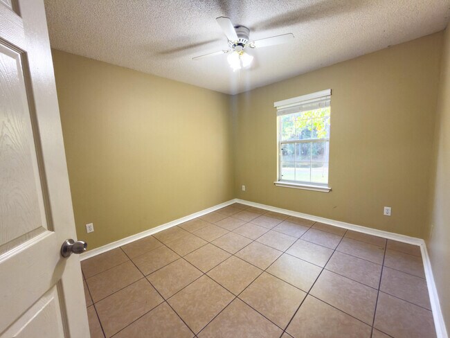 Building Photo - 9760 Seafarer's Way