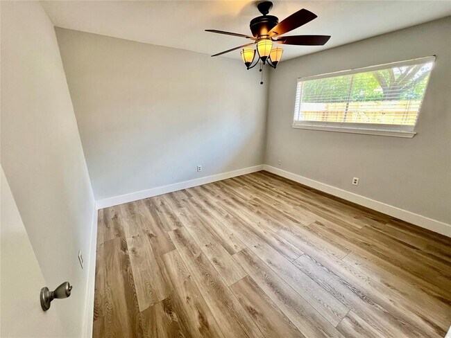 Building Photo - 14007 Overbrook Ln