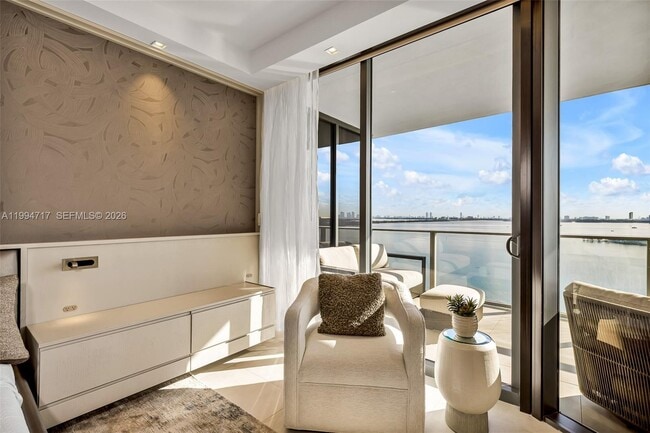 Building Photo - 700 NE 24th St