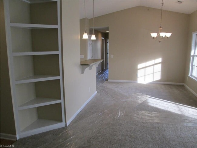 Building Photo - Coming soon!1 2 BR, 2BA!
