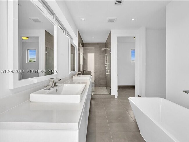 Building Photo - 16644 Botaniko Dr N