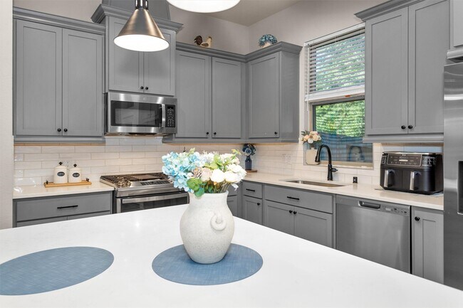 Building Photo - 579 Longleaf Pine Dr