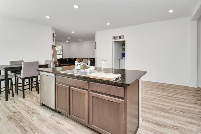Building Photo - 16114 Long Boat Ct