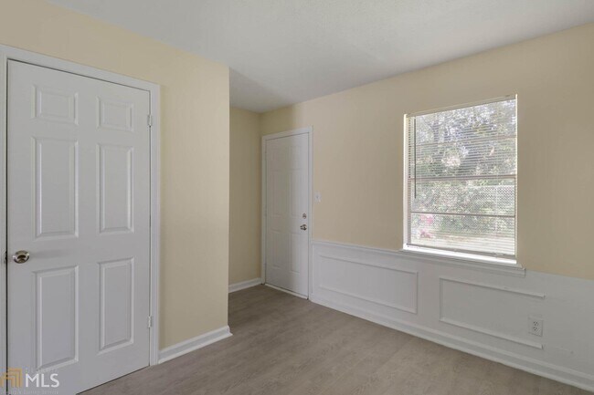 Building Photo - 360 N 19th St