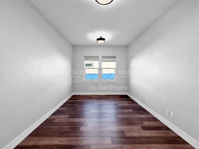 Building Photo - 8368 W Sparks Lake Dr