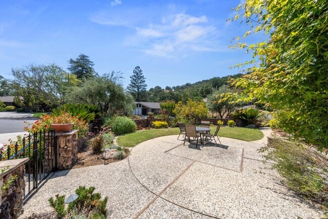 Building Photo - 7175 Red Holly Ct