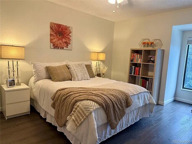Building Photo - Flexible Condo Living with Loft near Golden!!!