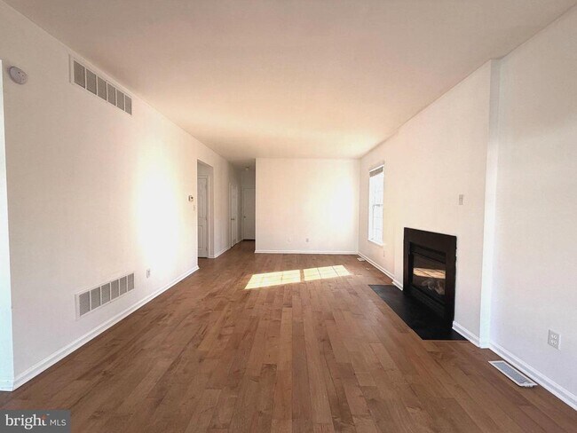 Building Photo - 101 Goldenrod Ln