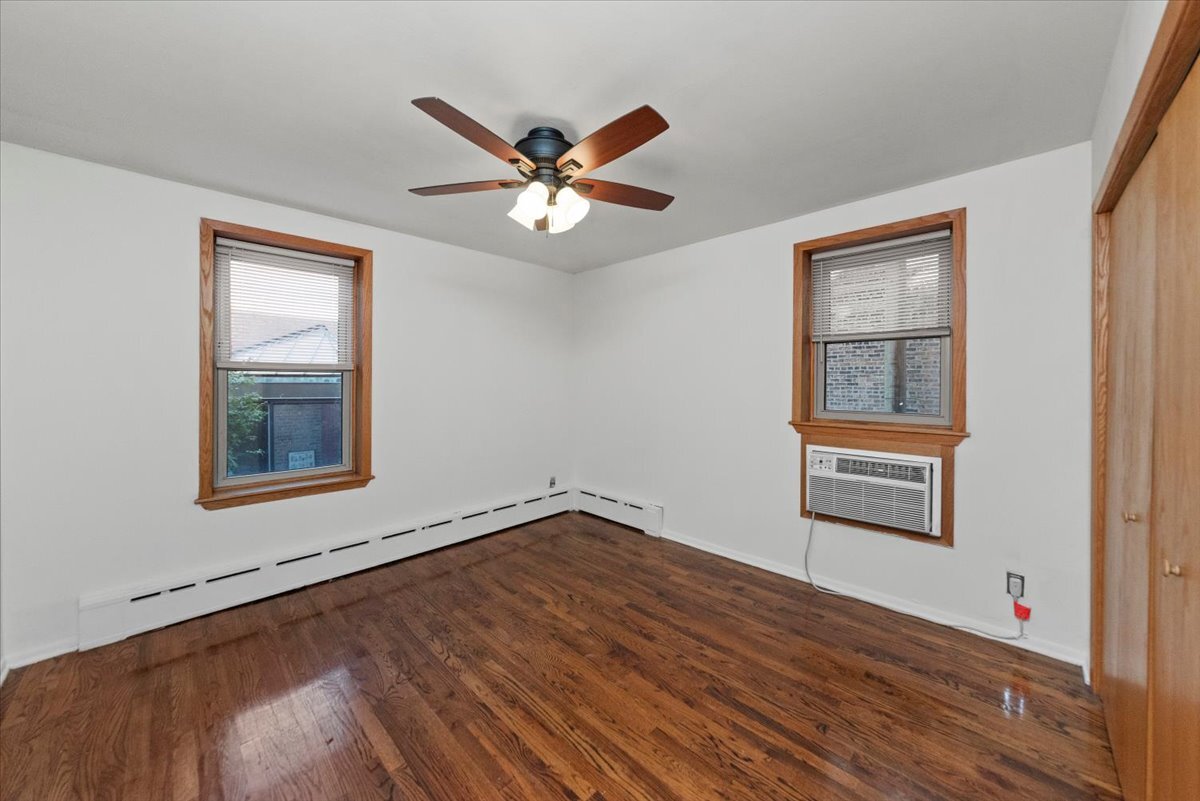 Building Photo - 534 W Belden Ave