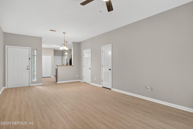 Building Photo - 655 Scrub Jay Dr