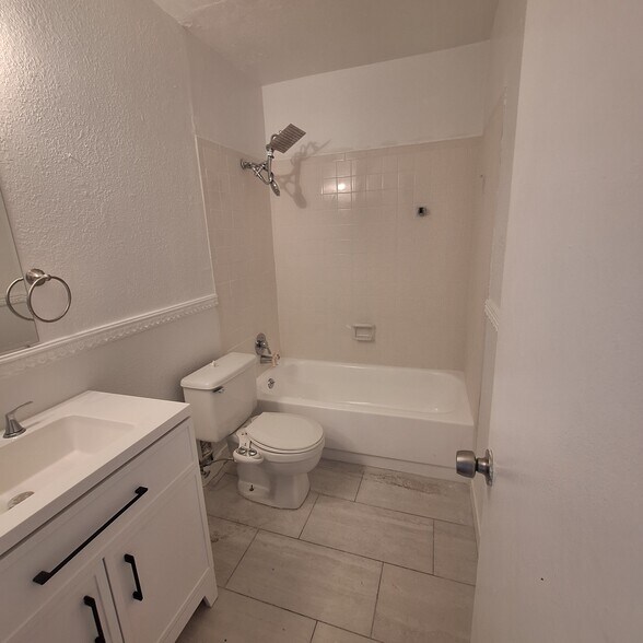Building Photo - 3535 Rebecca Ln