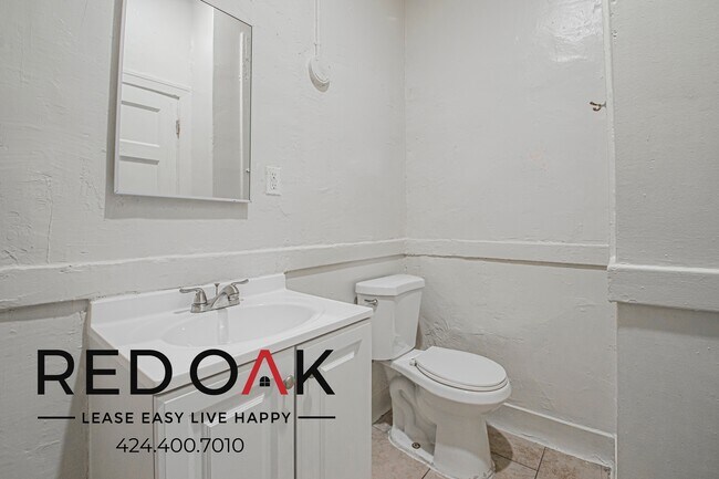 Building Photo - 1000 S Grand View St