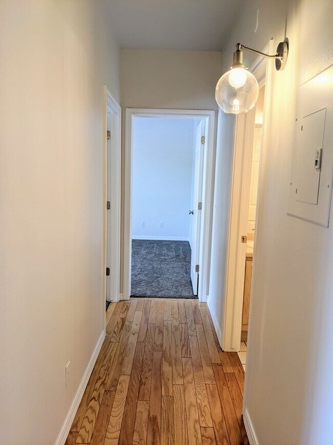 Building Photo - Updated Condo in Downtown Salt Lake City