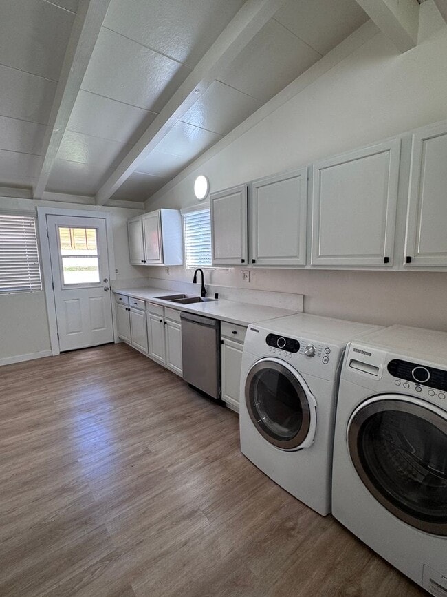 Building Photo - Remodeled 3 bedroom in Sylmar