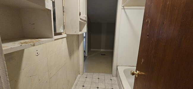 Building Photo - 816 Meridian St