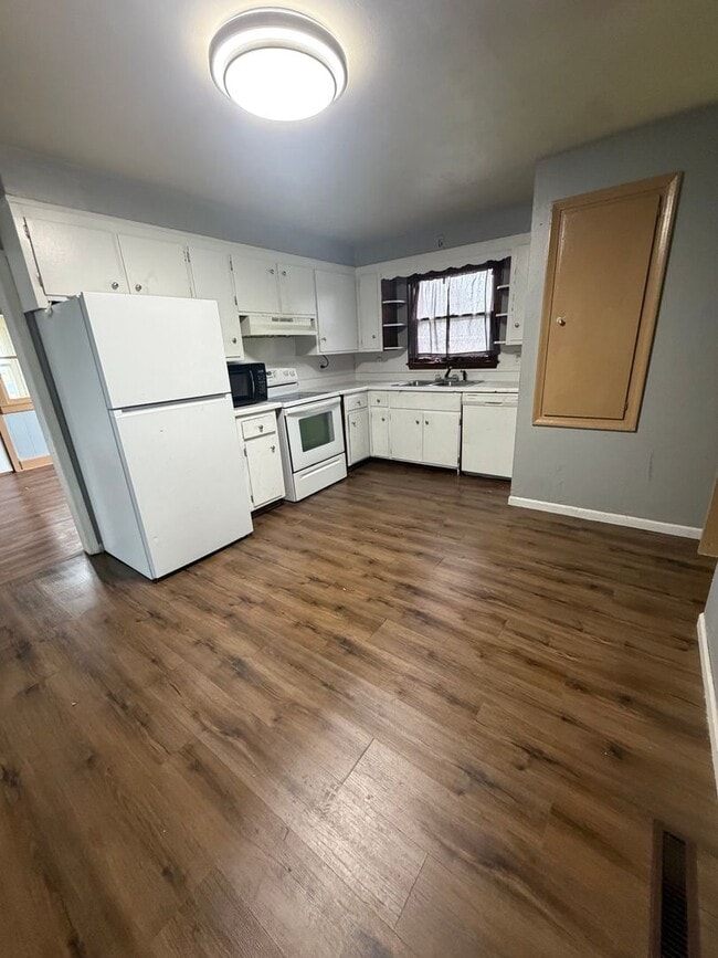 Building Photo - Cozy Two Bedroom in Quiet Avoca!