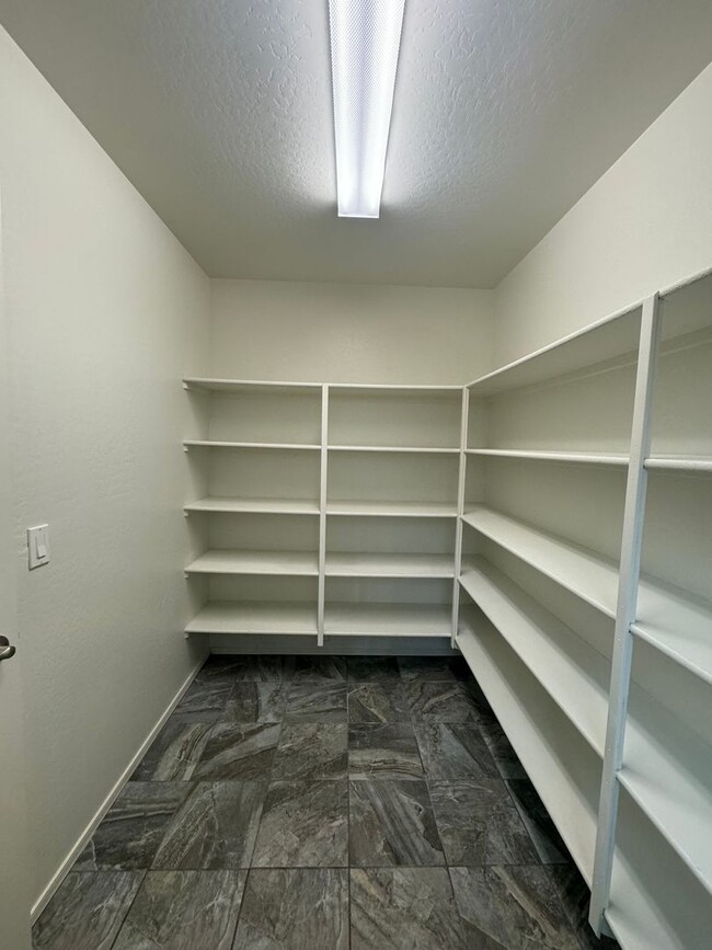 Building Photo - 16345 W Latham St