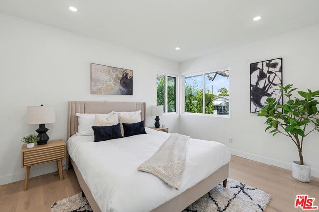 Building Photo - 2831 Overland Ave