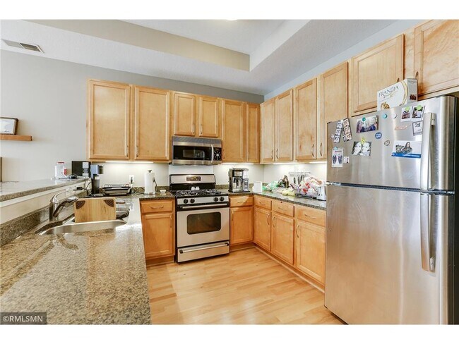 Building Photo - 851 River Mews Ct