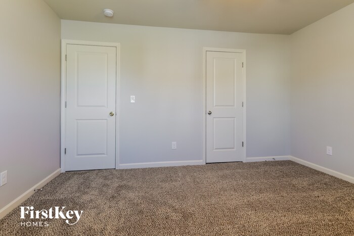 Building Photo - 215 Holly Way