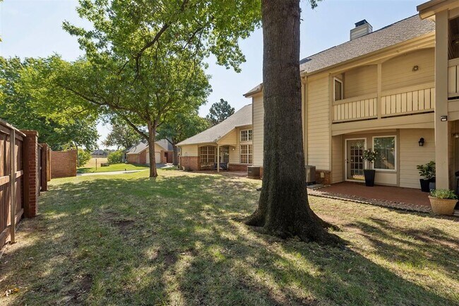 Building Photo - 11819 Red Oak Way