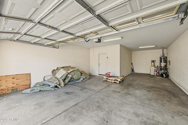 Building Photo - 1433 E Canyon Creek Dr