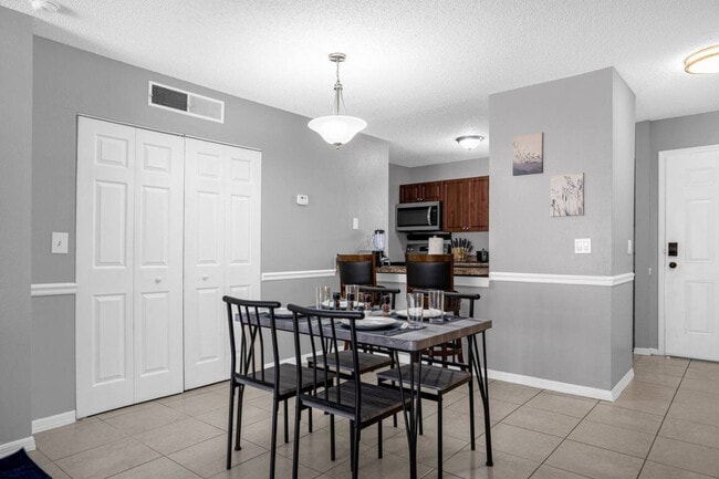 Building Photo - 13921 Heritage Club Dr