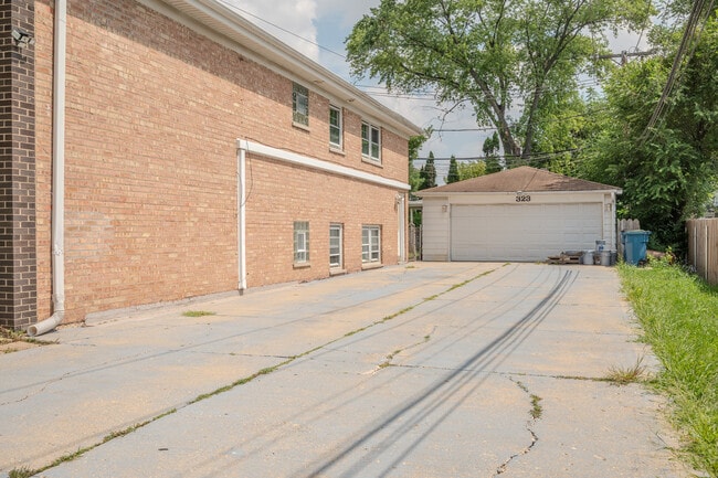 Building Photo - 323 Marshall Rd