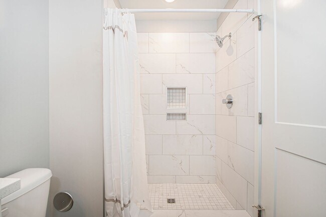 Building Photo - Two Bedroom | Two Bath in Ada, MI
