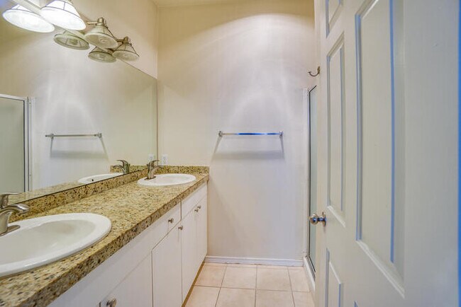 Building Photo - BEAUTIFUL CONDO ON THE COLUMBIA RIVER