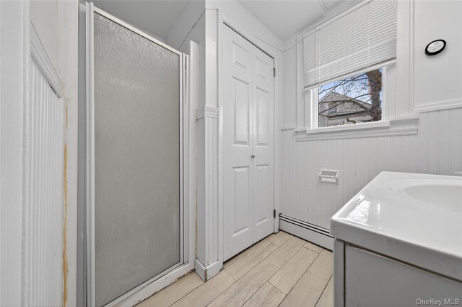 Building Photo - 32 Quaker Hill Rd