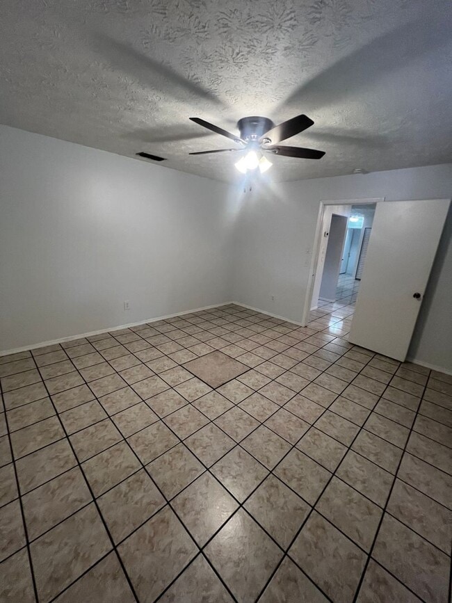 Building Photo - 3 BEDROOM 2 BATH CONVENIENTLY LOCATED WITH A TROPICAL OASIS IN THE BACK YARD!