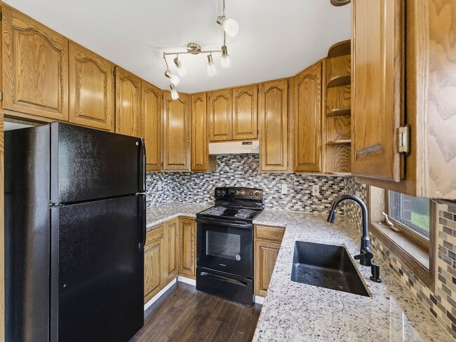 Building Photo - Central Fort Collins Convenience | 2 Bed Condo + Garage Near Drake & College