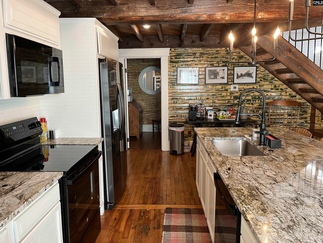 Building Photo - 214 Augusta St