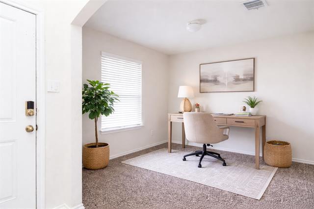 Building Photo - 914 Decker Dr